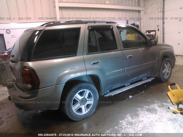 1GNDT13SX52312602 - 2005 CHEVROLET TRAILBLAZER LS/LT GRAY photo 4