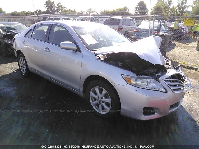 4T1BF3EK8BU228628 - 2011 TOYOTA CAMRY SE/LE/XLE ვერცხლისფერი ფოტო 1