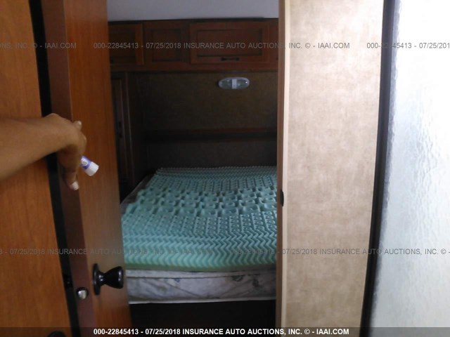 4X4TCKA29DK017402 - 2013 FOREST RIVER OTHER  WHITE photo 5