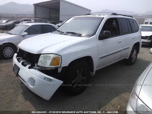 1GKDT13S122292524 - 2002 GMC ENVOY WHITE photo 2