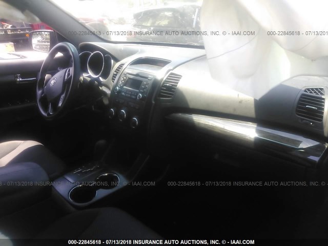 5XYKTDA1XBG085909 - 2011 KIA SORENTO LX MAROON photo 5