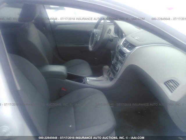 1G1ZB5E04CF306930 - 2012 CHEVROLET MALIBU LS WHITE photo 5