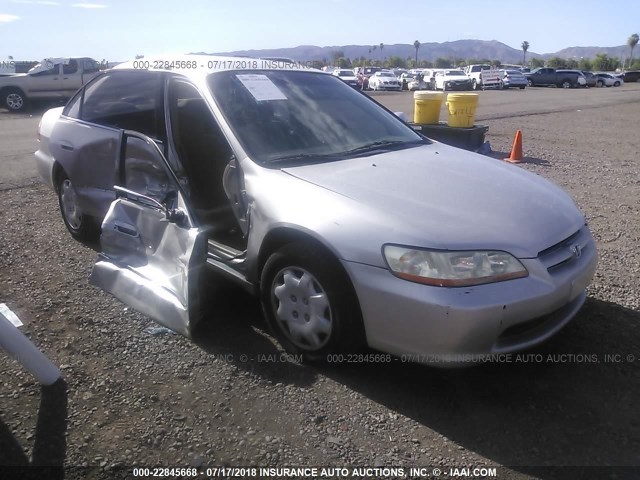 1HGCG5640XA083791 - 1999 HONDA ACCORD LX SILVER photo 1