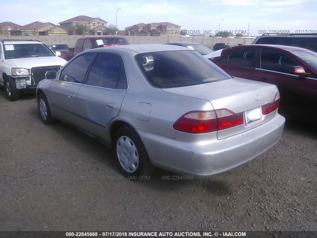 1HGCG5640XA083791 - 1999 HONDA ACCORD LX SILVER photo 3