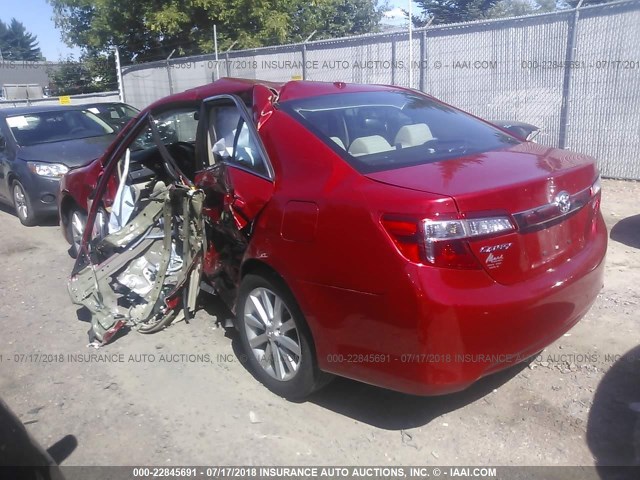 4T4BF1FK1DR327884 - 2013 TOYOTA CAMRY L/SE/LE/XLE RED photo 3