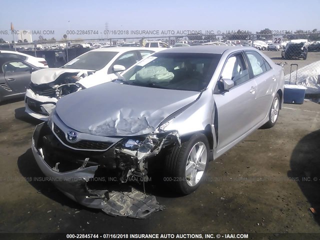 4T1BF1FK3CU145502 - 2012 TOYOTA CAMRY SE/LE/XLE SILVER photo 2