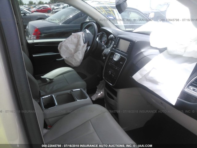 2C4RC1BG7DR558731 - 2013 CHRYSLER TOWN & COUNTRY TOURING 棕色 照片 5