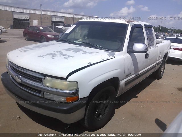 2GCEC19V011236266 - 2001 CHEVROLET SILVERADO C1500 WHITE photo 2