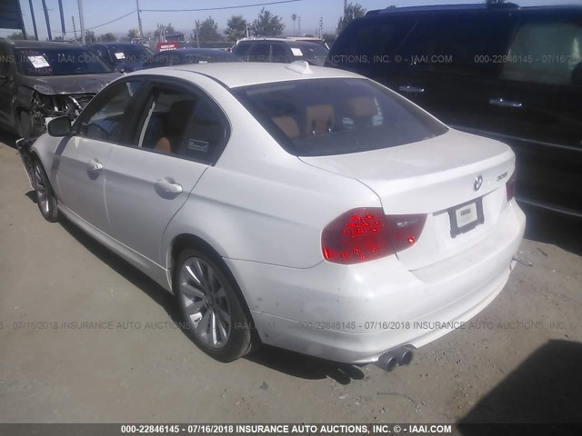 WBAPH5C59BA441261 - 2011 BMW 328 I SULEV WHITE photo 3