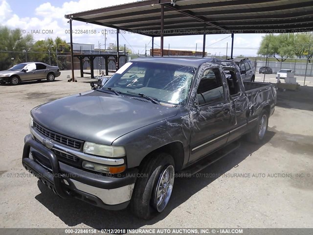 1GCEC19TXYZ177498 - 2000 CHEVROLET SILVERADO C1500 GRAY photo 2