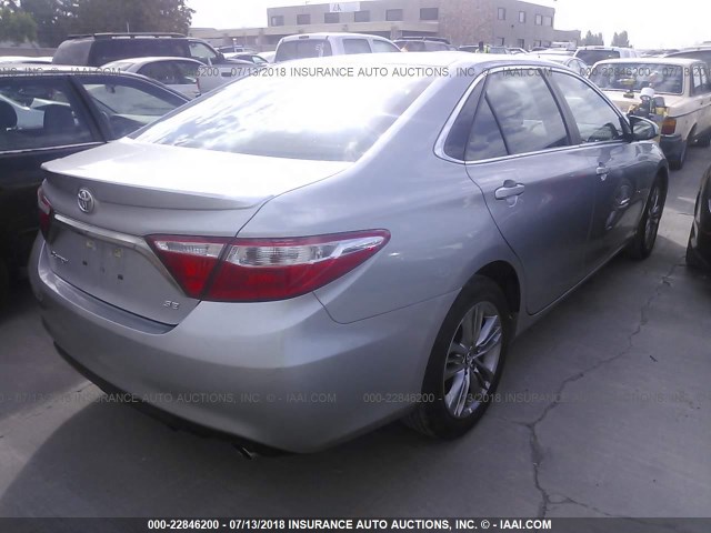 4T1BF1FK8FU066511 - 2015 TOYOTA CAMRY LE/XLE/SE/XSE GRAY photo 4