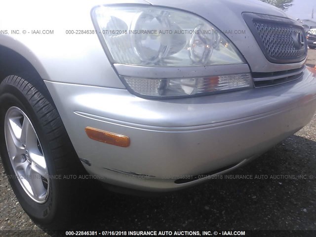 JTJGF10U810113134 - 2001 LEXUS RX 300 SILVER photo 6