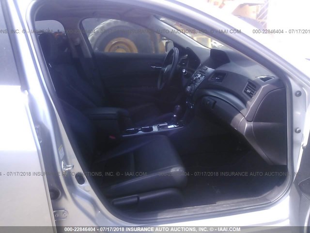 19VDE1F78DE012772 - 2013 ACURA ILX 20 TECH SILVER photo 5