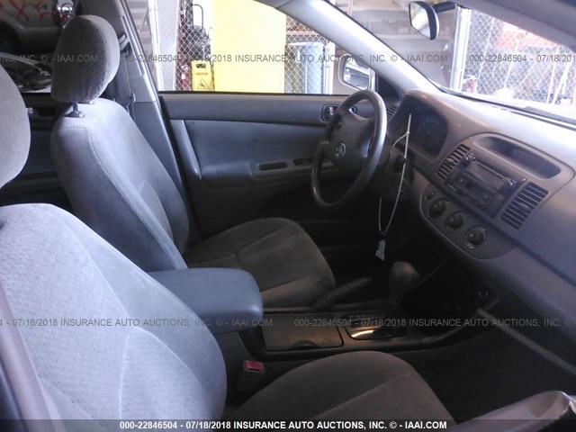 4T1BE32KX3U231880 - 2003 TOYOTA CAMRY LE/XLE/SE 银色 照片 5