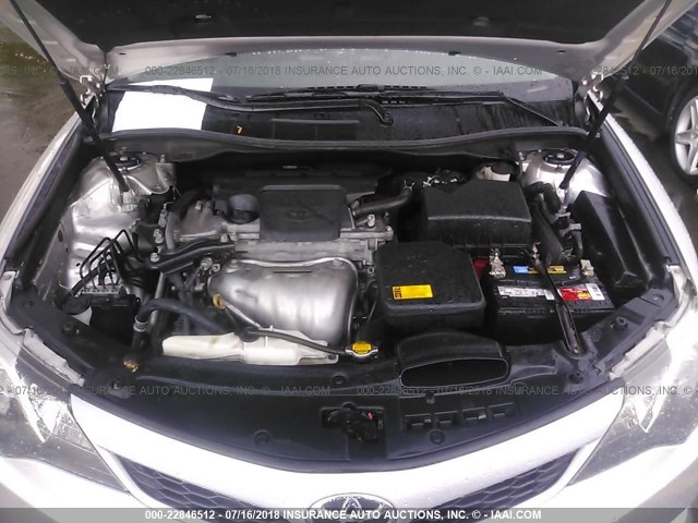 4T1BF1FK6EU434621 - 2014 TOYOTA CAMRY L/SE/LE/XLE 银色 照片 10