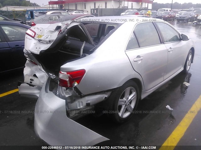 4T1BF1FK6EU434621 - 2014 TOYOTA CAMRY L/SE/LE/XLE 银色 照片 4