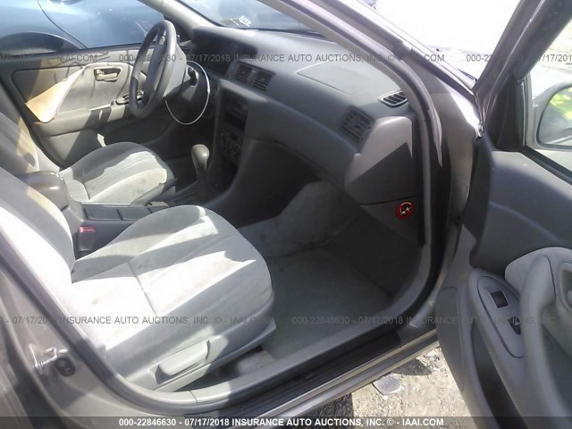 4T1BG22K3VU026974 - 1997 TOYOTA CAMRY CE/LE/XLE 锡色 照片 5