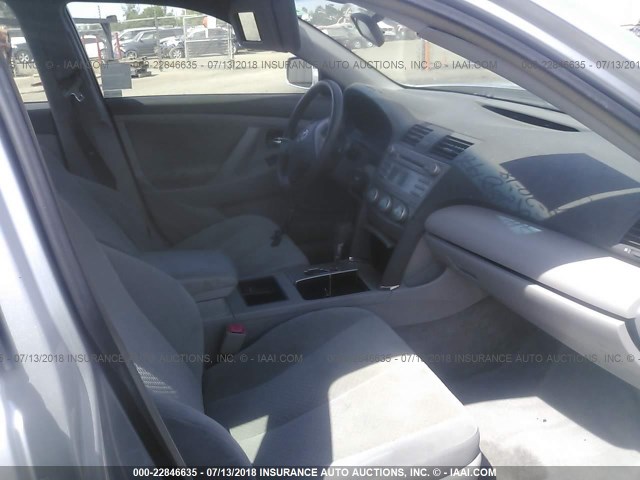 JTNBE46K073075697 - 2007 TOYOTA CAMRY NEW GENERAT CE/LE/XLE/SE SILVER photo 5