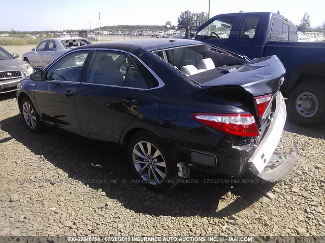 4T1BD1FK8HU207554 - 2017 TOYOTA CAMRY HYBRID/LE/XLE/SE GRAY photo 3