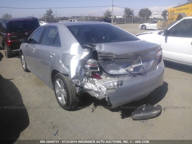 4T1BF1FK2CU612506 - 2012 TOYOTA CAMRY SE/LE/XLE ვერცხლისფერი ფოტო 3