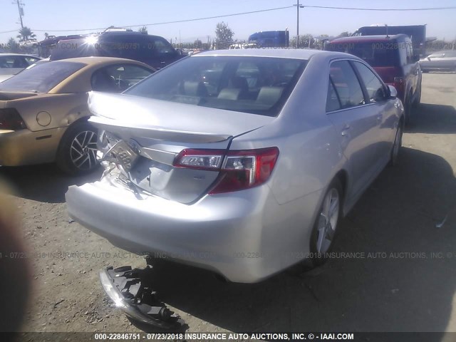 4T1BF1FK2CU612506 - 2012 TOYOTA CAMRY SE/LE/XLE ვერცხლისფერი ფოტო 4