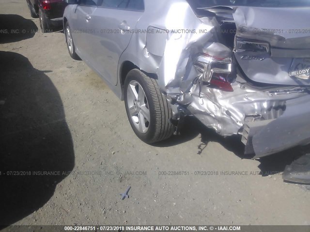4T1BF1FK2CU612506 - 2012 TOYOTA CAMRY SE/LE/XLE ვერცხლისფერი ფოტო 6