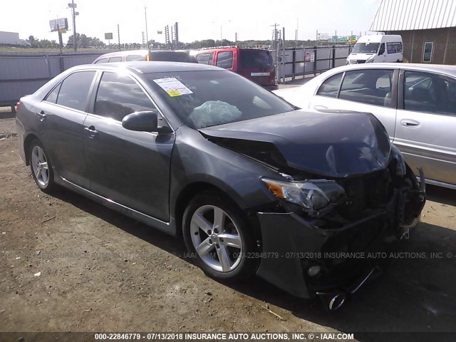4T1BF1FK6DU262136 - 2013 TOYOTA CAMRY L/SE/LE/XLE 灰色 照片 1