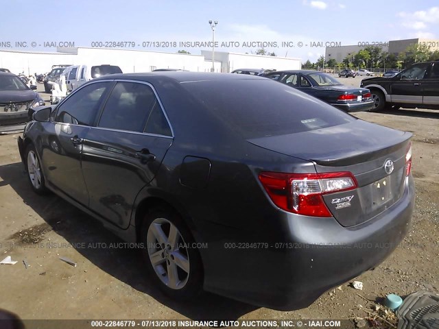 4T1BF1FK6DU262136 - 2013 TOYOTA CAMRY L/SE/LE/XLE 灰色 照片 3