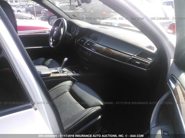 5UXZV4C50BL408229 - 2011 BMW X5 XDRIVE35I WHITE photo 5