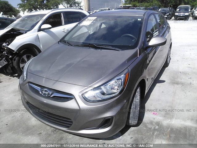 KMHCT5AE4DU114508 - 2013 HYUNDAI ACCENT GLS/GS BROWN photo 2