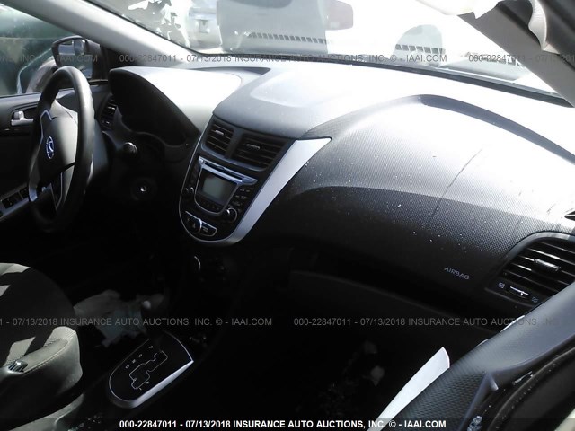 KMHCT5AE4DU114508 - 2013 HYUNDAI ACCENT GLS/GS BROWN photo 5