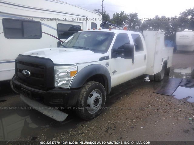 1FD0W5GT3BEB82595 - 2011 FORD F550 SUPER DUTY WHITE photo 2