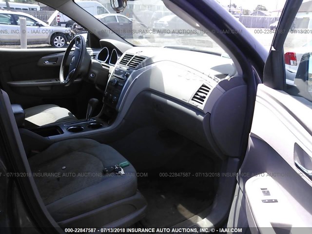 1GNKRFED9CJ259184 - 2012 CHEVROLET TRAVERSE LS GRAY photo 5