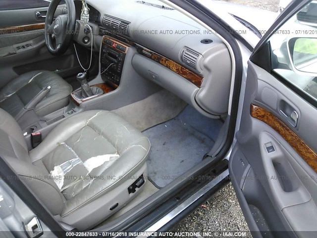 WAUDH68D01A010766 - 2001 AUDI A4 2.8 QUATTRO SILVER photo 5