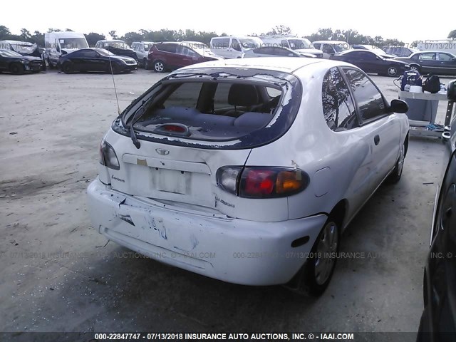 KLATA22632B703744 - 2002 DAEWOO LANOS S WHITE photo 4