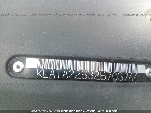 KLATA22632B703744 - 2002 DAEWOO LANOS S WHITE photo 9