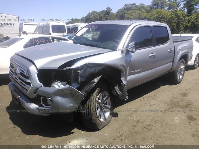 3TMGZ5AN3JM133118 - 2018 TOYOTA TACOMA DOUBLE CAB/LTD SILVER photo 2