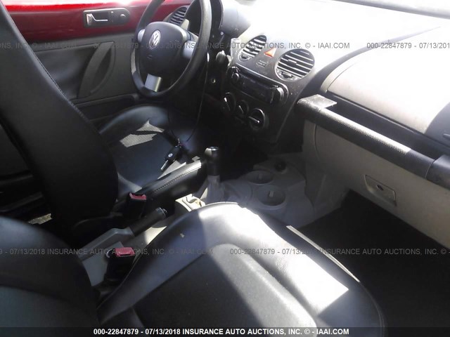 3VWBK31CX5M414420 - 2005 VOLKSWAGEN NEW BEETLE GL 红色 照片 5