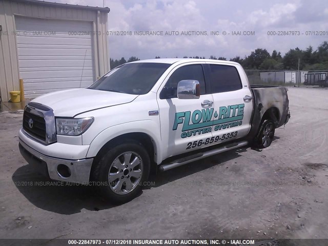 5TBEV54138S481810 - 2008 TOYOTA TUNDRA CREWMAX/CREWMAX SR5 WHITE photo 2