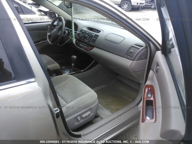 4T1BE32K04U876023 - 2004 TOYOTA CAMRY LE/XLE/SE 金色 照片 5