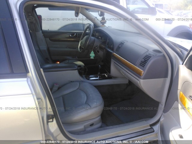 1LNFM97V9WY643263 - 1998 LINCOLN CONTINENTAL  银色 照片 5