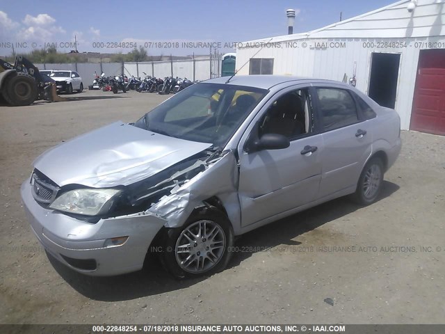 1FAFP34N17W143789 - 2007 FORD FOCUS ZX4/S/SE/SES SILVER photo 2