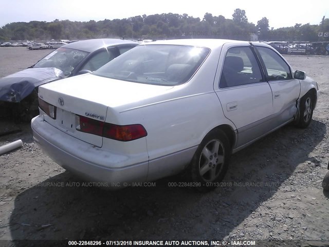 JT2BG22K610578371 - 2001 TOYOTA CAMRY CE/LE/XLE 白色 照片 4