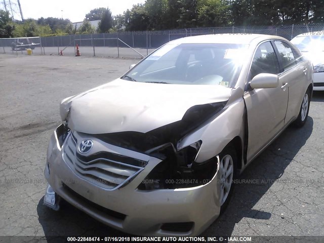 4T1BF3EK0BU121329 - 2011 TOYOTA CAMRY SE/LE/XLE GOLD photo 2