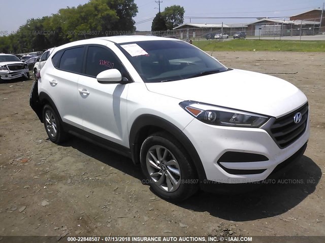 KM8J23A43GU217154 - 2016 HYUNDAI TUCSON SE WHITE photo 1