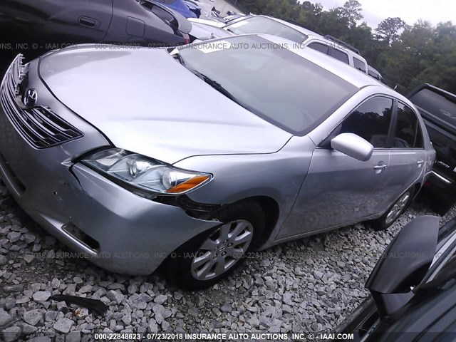 JTNBB46K573001264 - 2007 TOYOTA CAMRY NEW GENERAT HYBRID SILVER photo 2