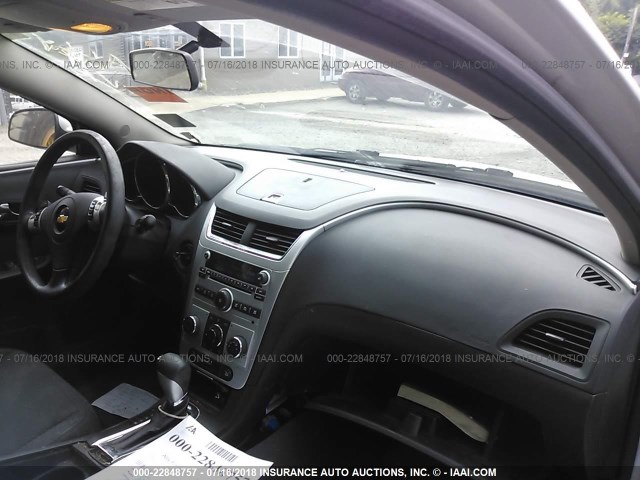 1G1ZC5E0XAF278674 - 2010 CHEVROLET MALIBU 1LT 银色 照片 5