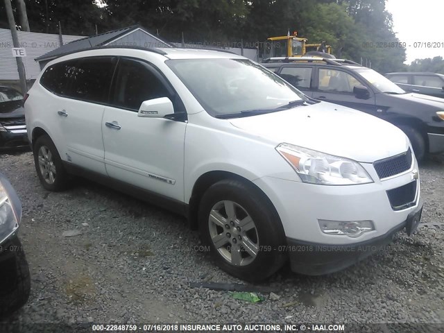 1GNEV23D79S137169 - 2009 CHEVROLET TRAVERSE LT WHITE photo 1