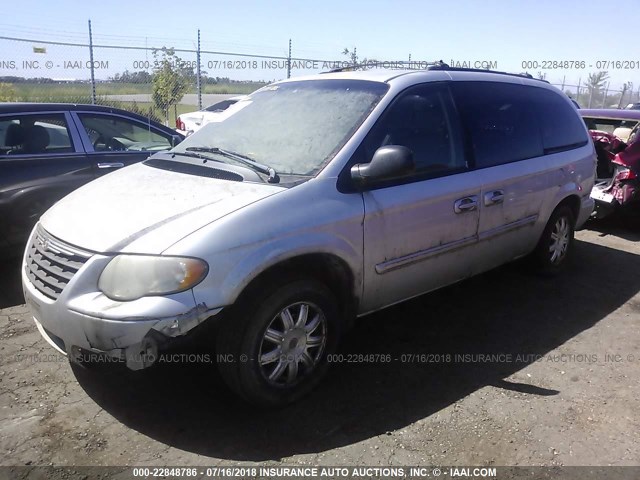 2C4GP54LX5R217869 - 2005 CHRYSLER TOWN & COUNTRY  SILVER photo 2