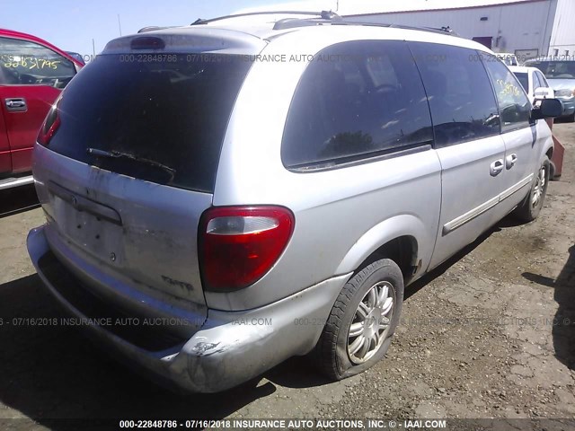 2C4GP54LX5R217869 - 2005 CHRYSLER TOWN & COUNTRY  SILVER photo 4